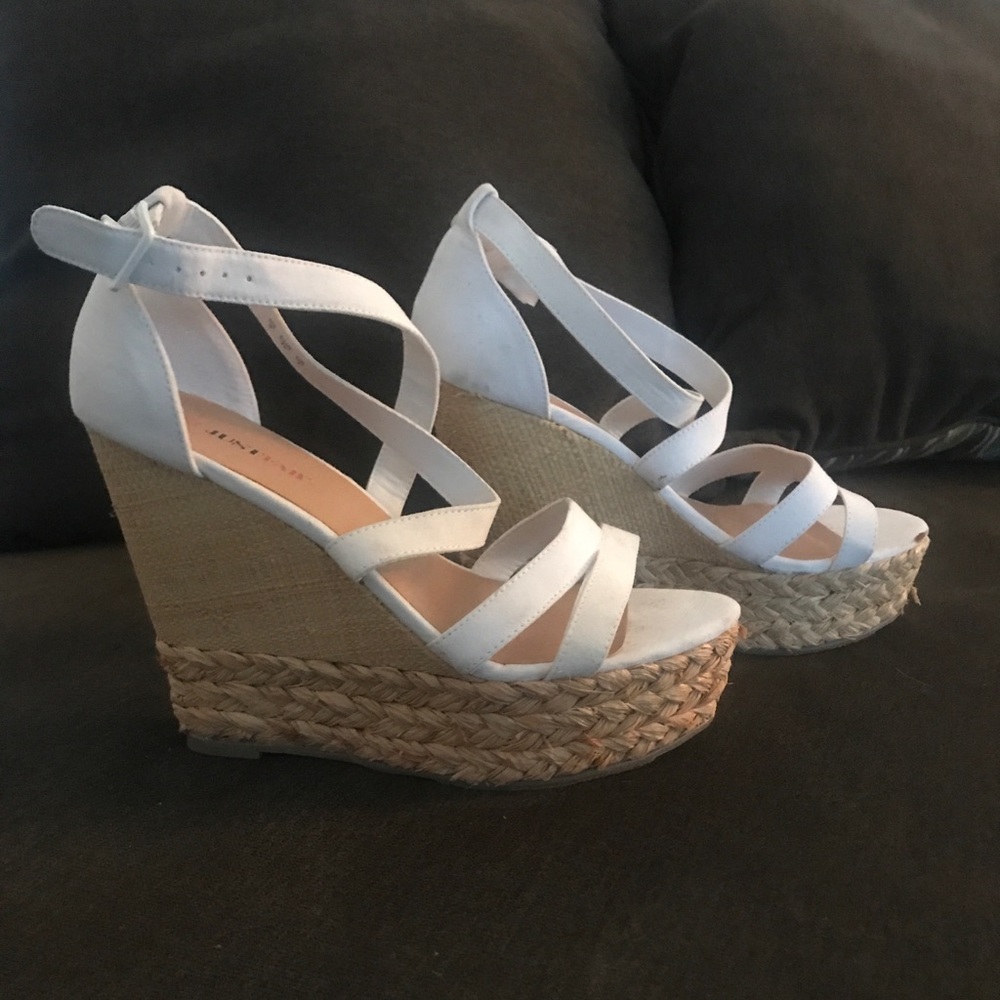 Beautiful White tweed platform sandals, size 9